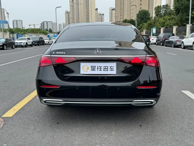 Mercedes-Benz E-Class — Фото автомобиля 14