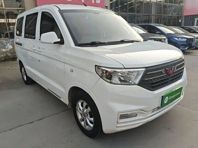 Wuling Hongguang V — Фото автомобиля 3