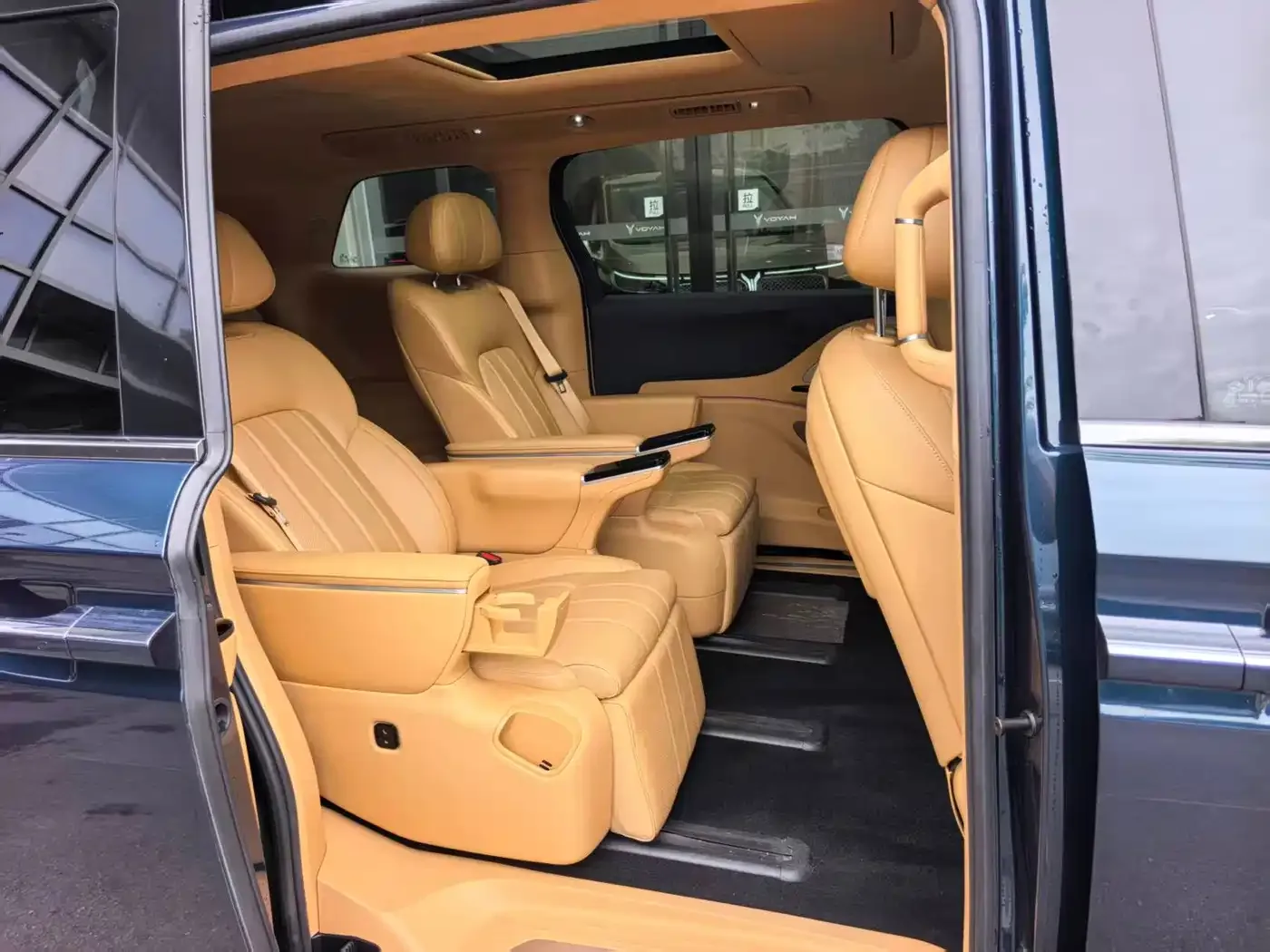 Voyah Auto Voyah Dreamer 2025 Model PHEV 4WD Premium QianKun Edition — Фото автомобиля 10