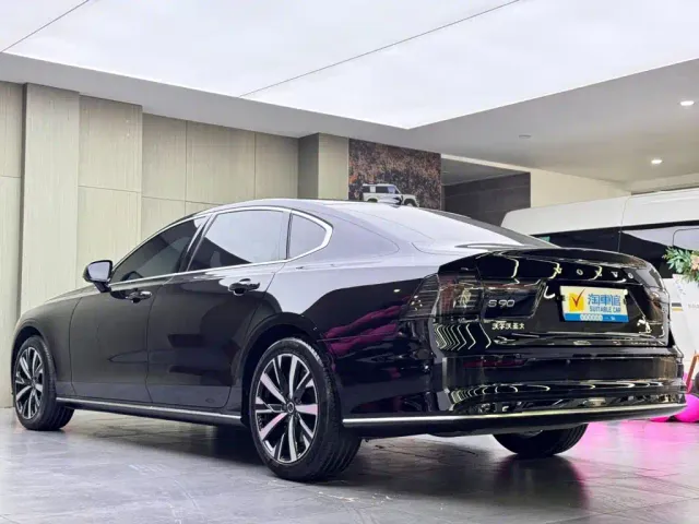 Volvo S90 — Фото автомобиля 6