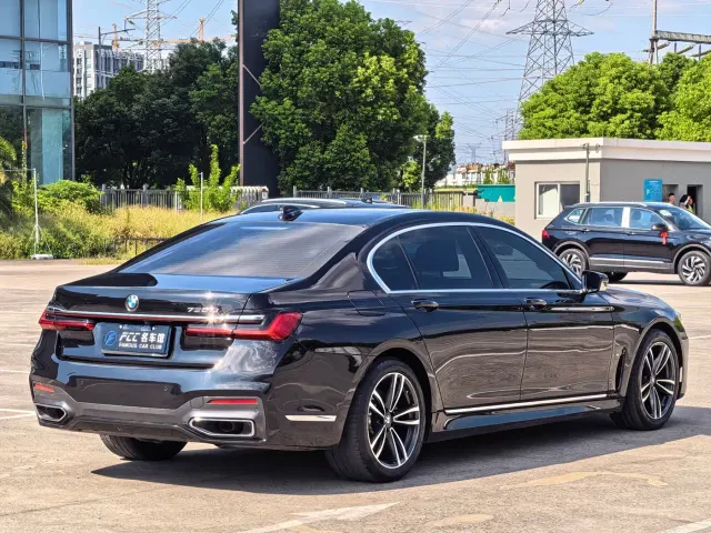 BMW 7 Series — Фото автомобиля 6
