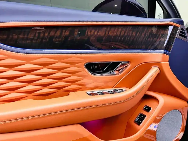 Bentley Flying Spur — Фото автомобиля 11