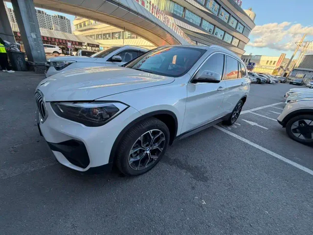 Фотография автомобиля — BMW X1