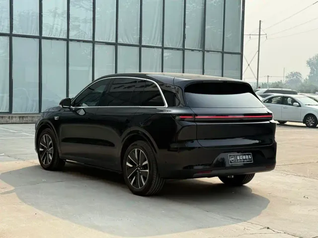 Li Auto L6 — Фото автомобиля 17