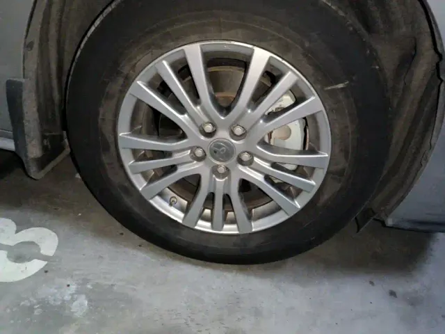 Toyota Sienna — Фото автомобиля 8