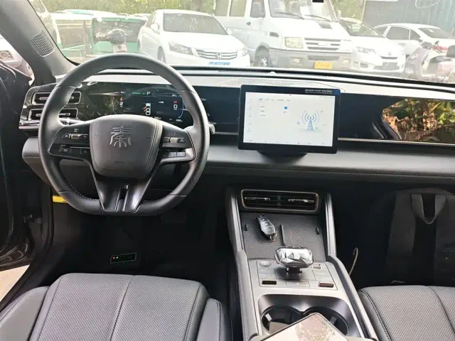BYD Qin L — Фото автомобиля 9