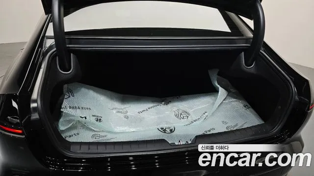 Hyundai Grandeur Grandeur (GN7) 2.5 Бензин 2WD — Фото автомобиля 17