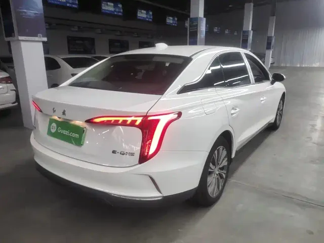 Hongqi E-QM5 — Фото автомобиля 6