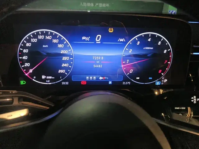 Mercedes-Benz E-Class — Фото автомобиля 4