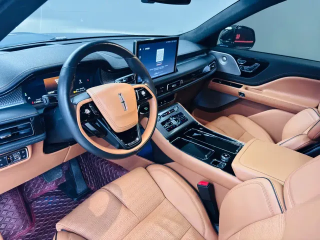 Lincoln Aviator — Фото автомобиля 9