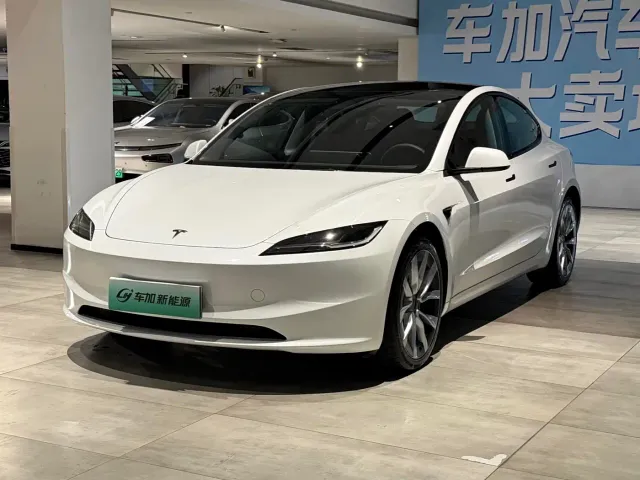 Фотография автомобиля — Tesla Model 3