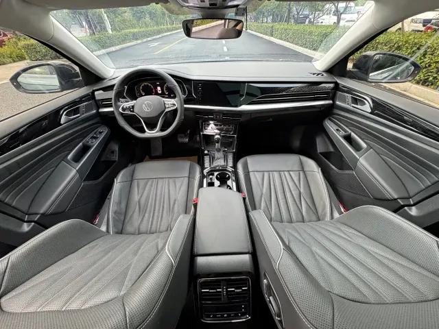 Volkswagen Passat — Фото автомобиля 16