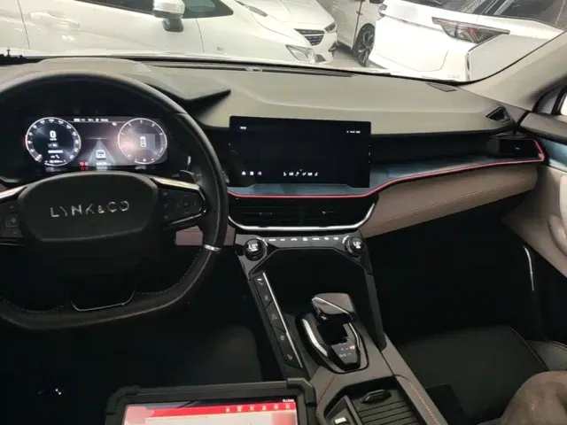 Lynk & Co Lynk & Co 06 2020 1.5T Halo — Фото автомобиля 9