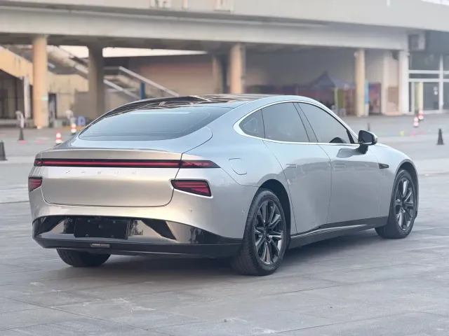 Xpeng P7 — Фото автомобиля 4