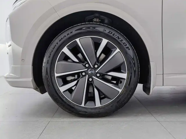 Li Auto L6 — Фото автомобиля 17