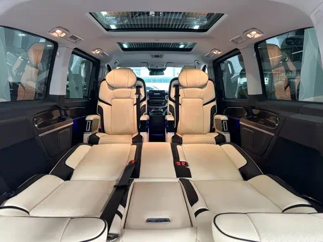 Mercedes-Benz V-Class — Фото автомобиля 21