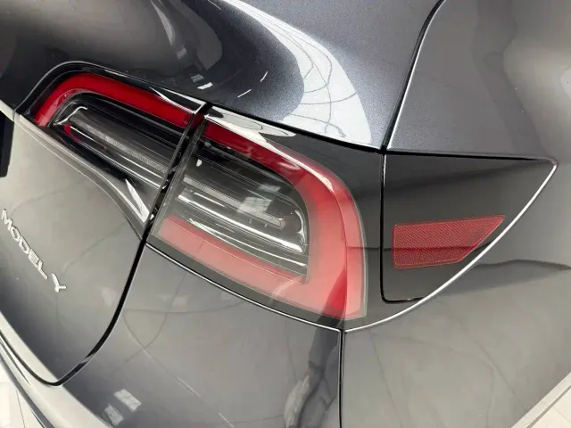 Tesla Model Y — Фото автомобиля 14