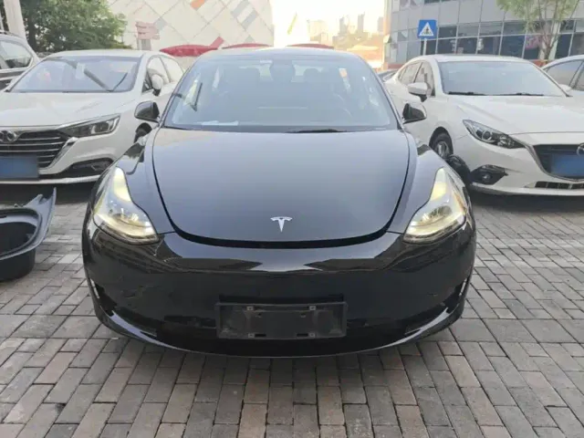 Tesla Model 3 — Фото автомобиля 2