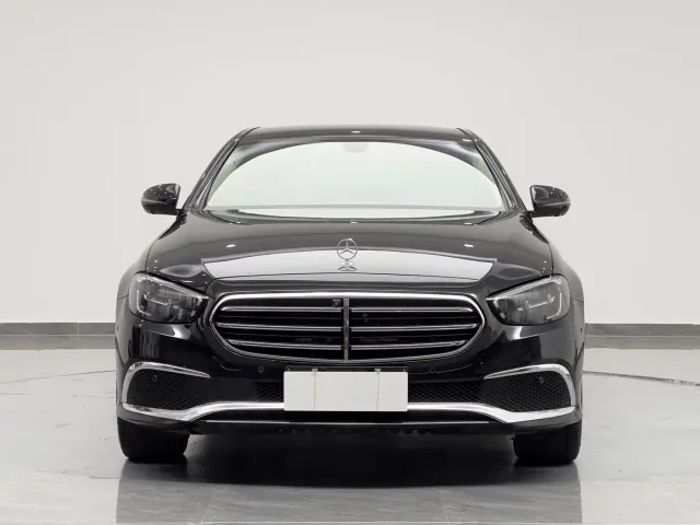 Mercedes-Benz E-Class — Фото автомобиля 2