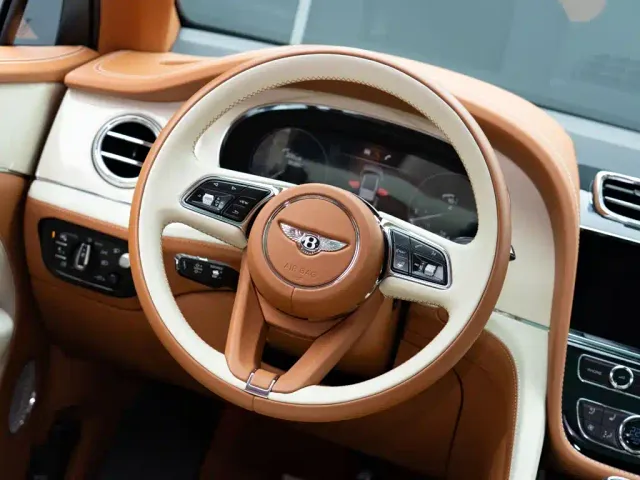 Bentley Bentayga — Фото автомобиля 20