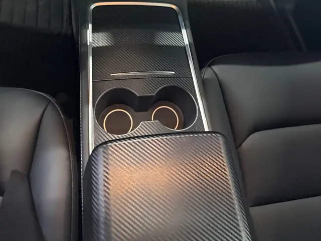 Tesla Model Y — Фото автомобиля 13