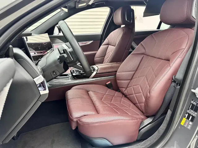 BMW i7 — Фото автомобиля 8