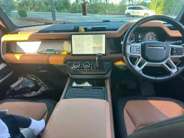 Land Rover Defender — Фото автомобиля 4