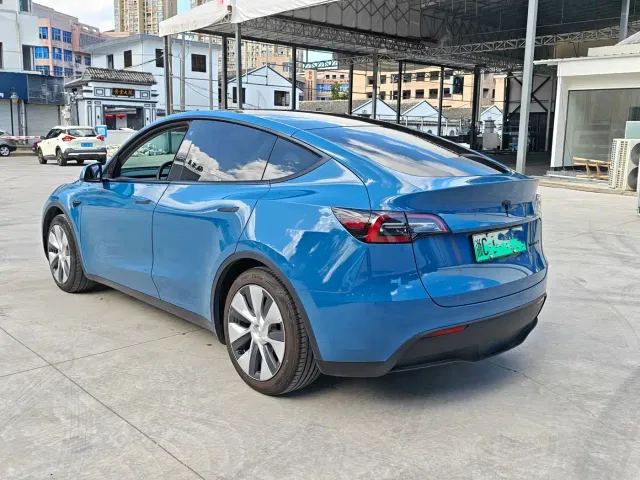 Tesla Model Y — Фото автомобиля 3