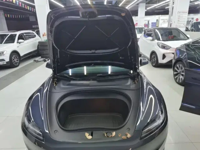 Tesla Model 3 — Фото автомобиля 19