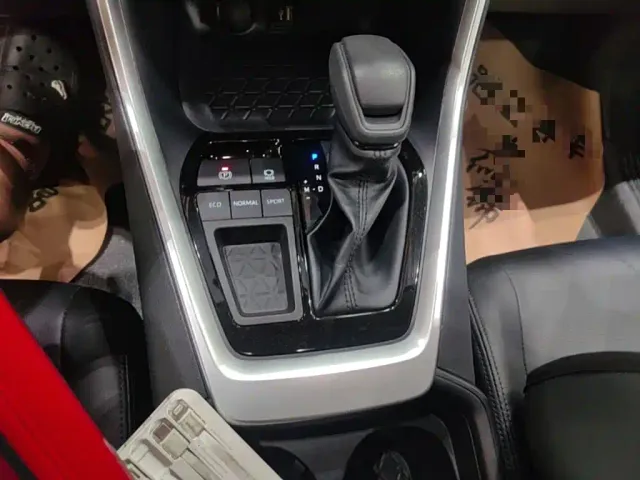 Toyota RAV4 — Фото автомобиля 13