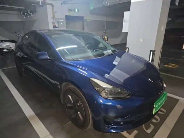 Tesla Model 3 — Фото автомобиля 3