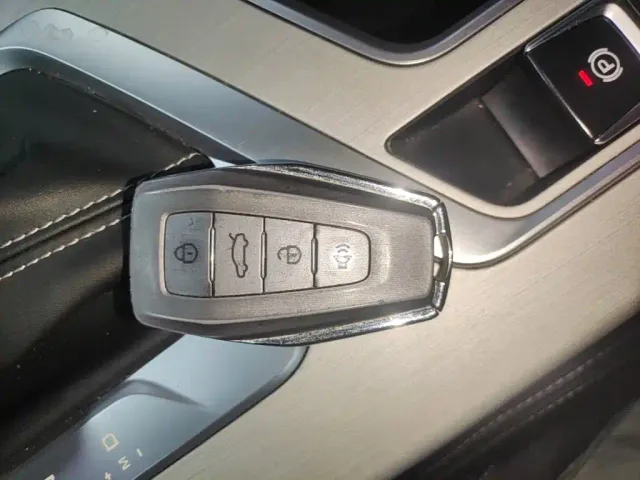 Geely Binyue — Фото автомобиля 8