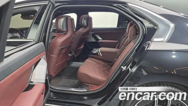 BMW 7 Series G70 — Фото автомобиля 17