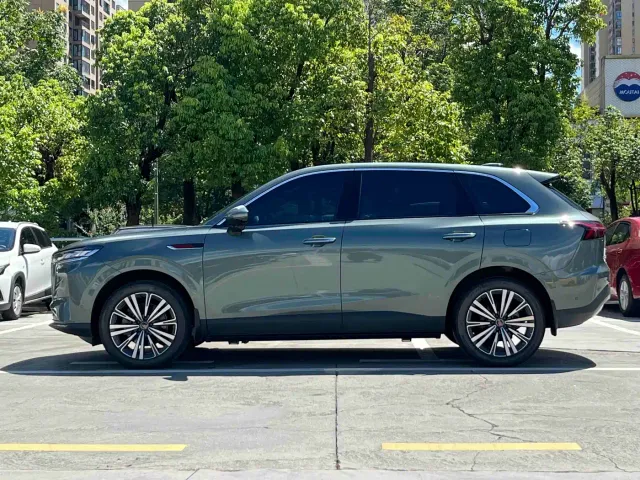 Hongqi HS6 PHEV — Фото автомобиля 4