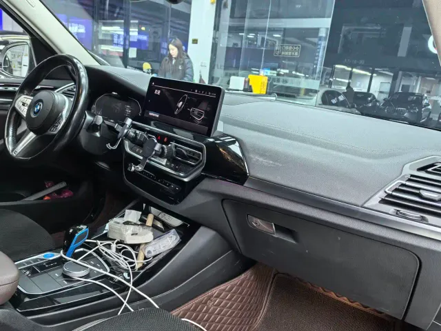 BMW iX3 — Фото автомобиля 8
