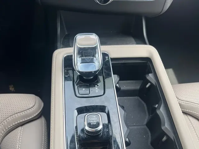 Volvo XC90 — Фото автомобиля 14