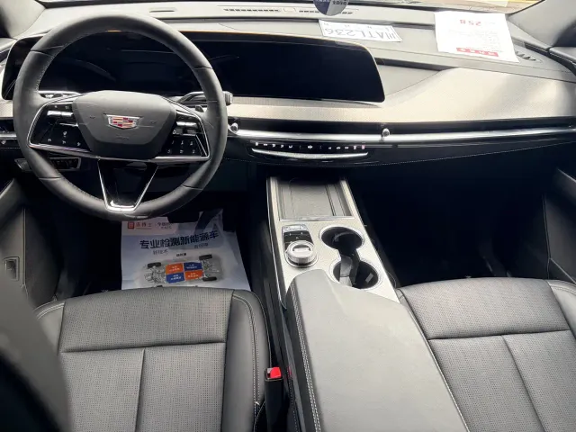 Cadillac XT5 — Фото автомобиля 8