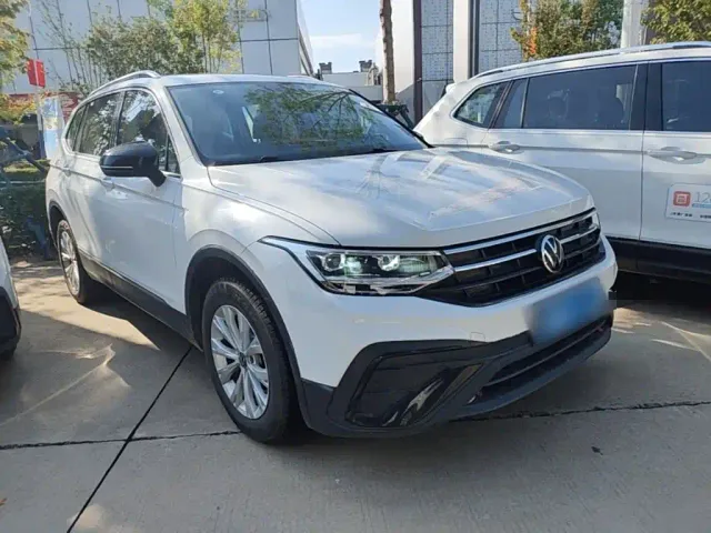 Volkswagen Tiguan L — Фото автомобиля 3