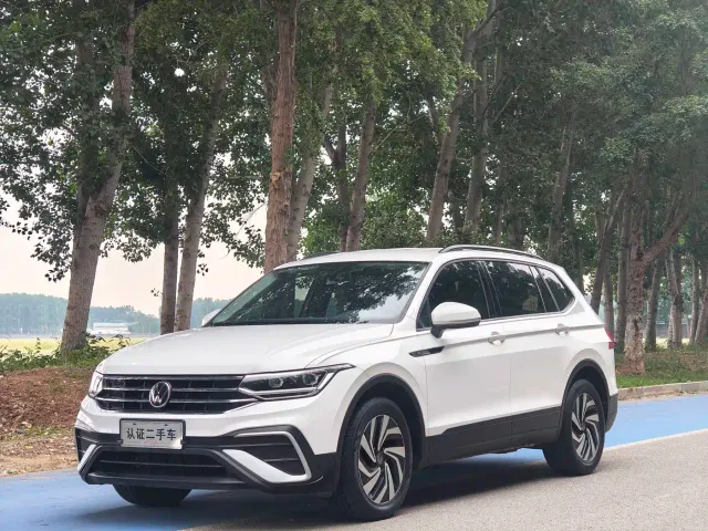 Фотография автомобиля — Volkswagen Tiguan L
