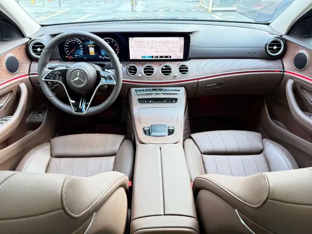 Mercedes-Benz E-Class — Фото автомобиля 14