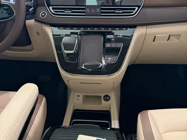 Bestune Besturn M9 — Фото автомобиля 17