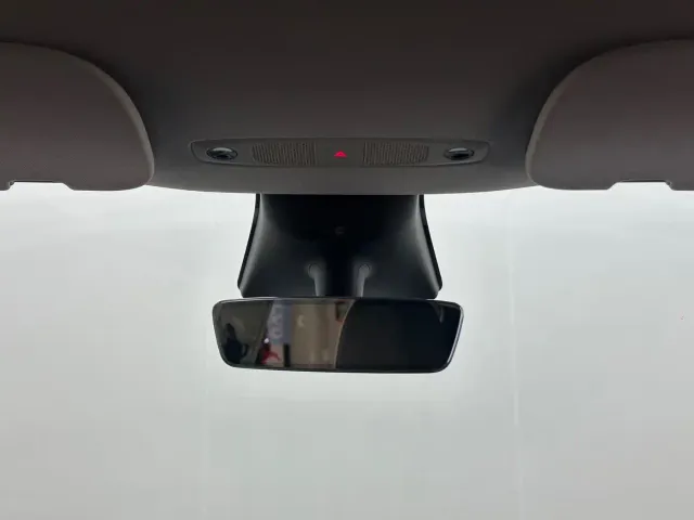 Tesla Model Y — Фото автомобиля 14