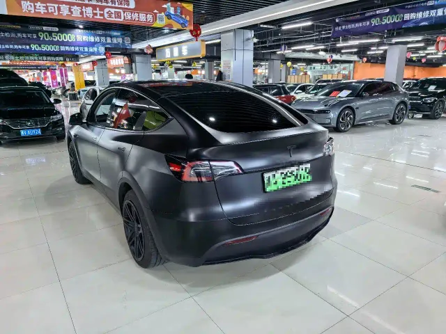 Tesla Model Y — Фото автомобиля 8