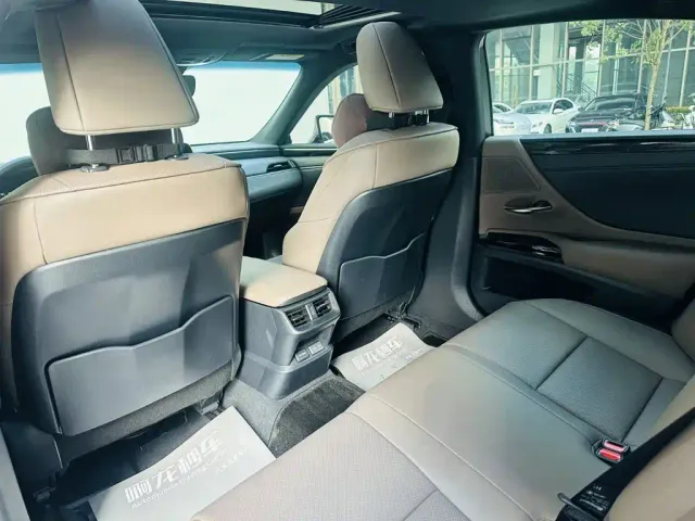 Lexus ES — Фото автомобиля 10