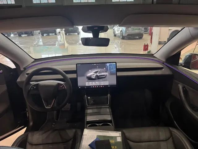 Tesla Model Y — Фото автомобиля 8
