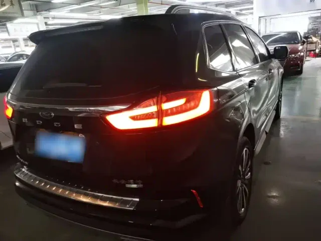 Ford Edge — Фото автомобиля 6