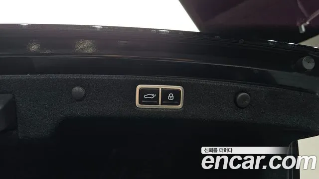 Hyundai Grandeur Grandeur (GN7) 3.5 Бензин 2WD — Фото автомобиля 27