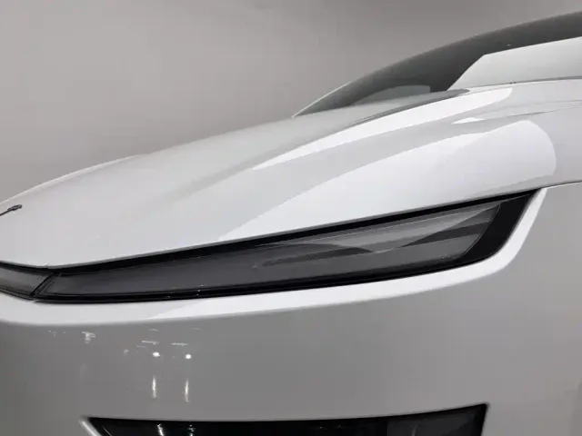 Tesla Model Y — Фото автомобиля 7