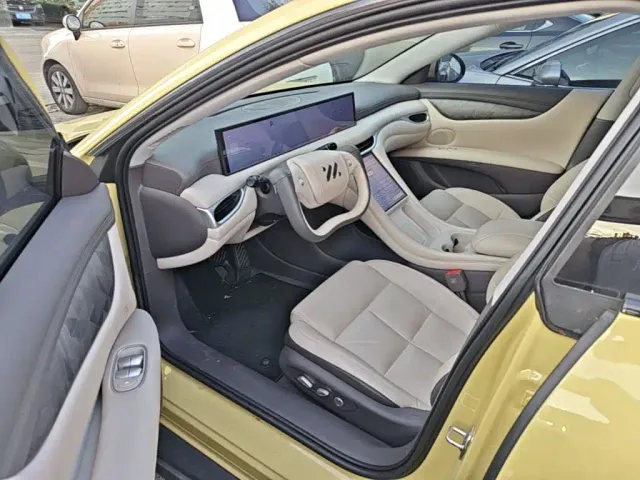 IM Motors L6 — Фото автомобиля 15