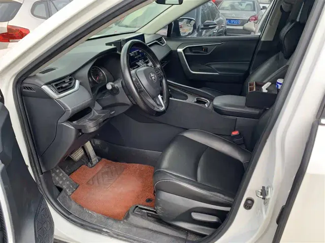 Toyota RAV4 — Фото автомобиля 4
